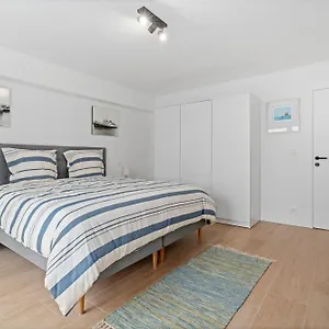 splendid-two-bedroom-flat-frontal-seaview.bruges-hotels.info/